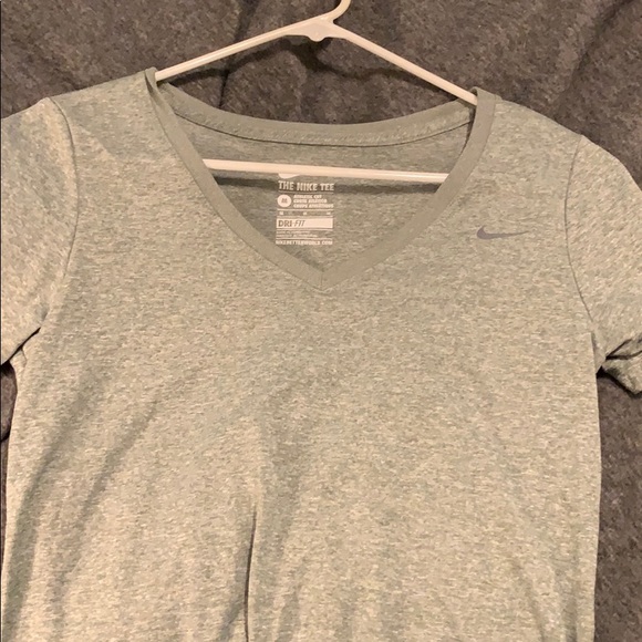 Nike Tee - Picture 1 of 2